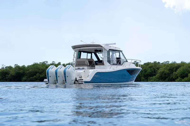 Slide: The Image of Boston Whaler 365 Conquest 2026 - 43