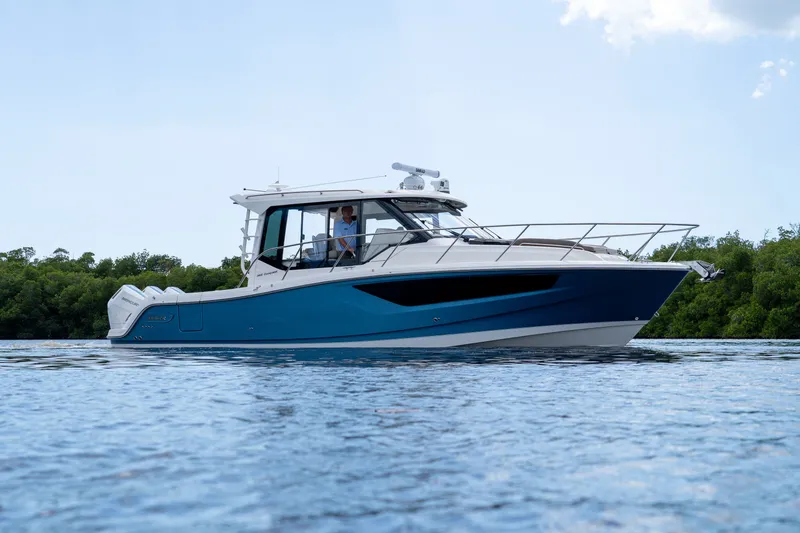 Slide: The Image of Boston Whaler 365 Conquest 2026 - 45