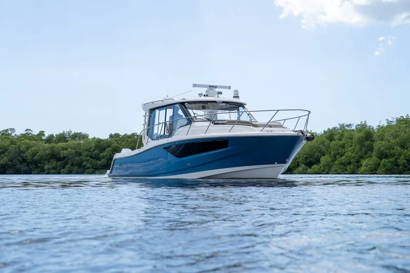 Slide: The Image of Boston Whaler 365 Conquest 2026 - 46