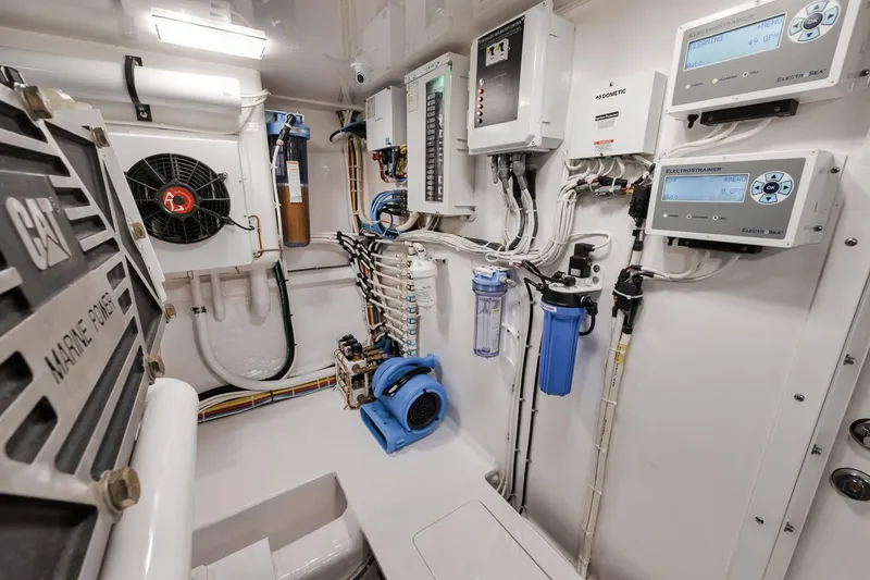 Slide: The Image of Viking 72 Skybridge Chelsea - Engine Room - 61
