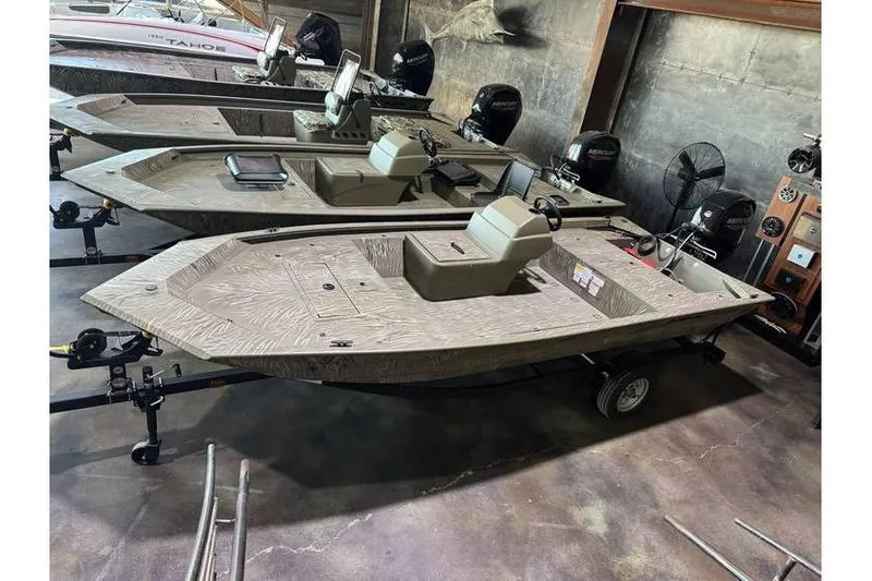 Slide: The Image of 2024 Tracker Grizzly 1648 boats in a showroom, featuring durable design and modern features. - 5