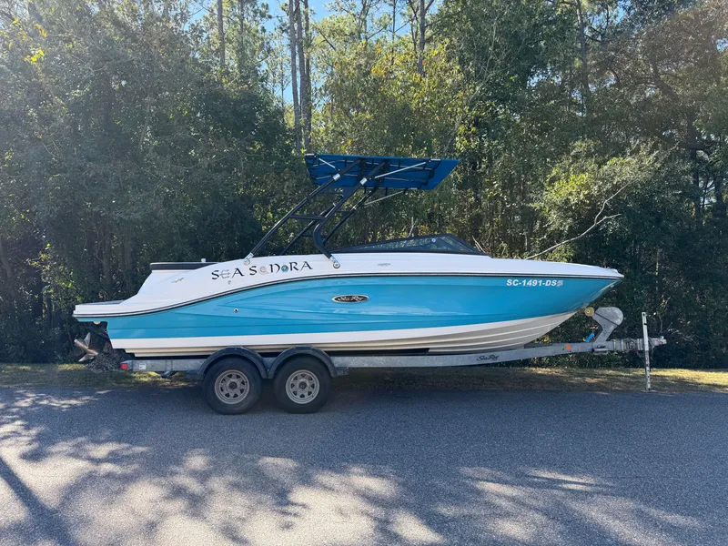Slide: The Image of Sea Ray 23 SPX 2022 - 0