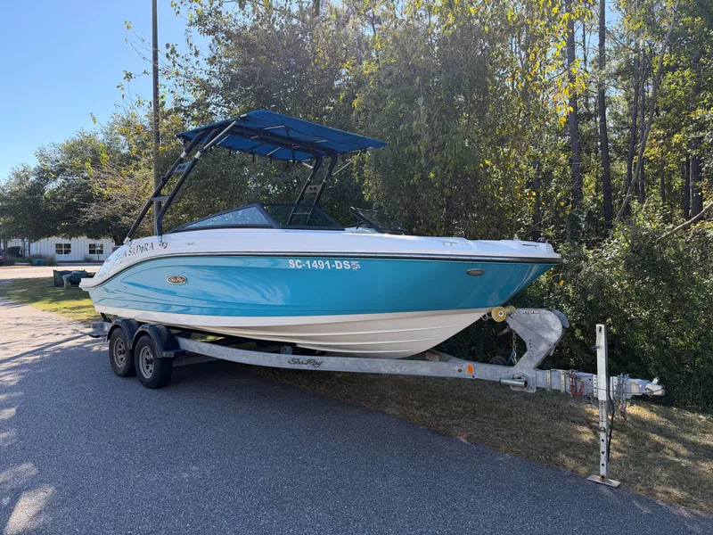 Slide: The Image of Sea Ray 23 SPX 2022 - 1