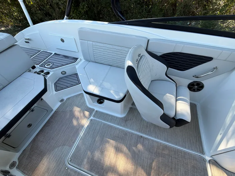 Slide: The Image of Sea Ray 23 SPX 2022 - 10