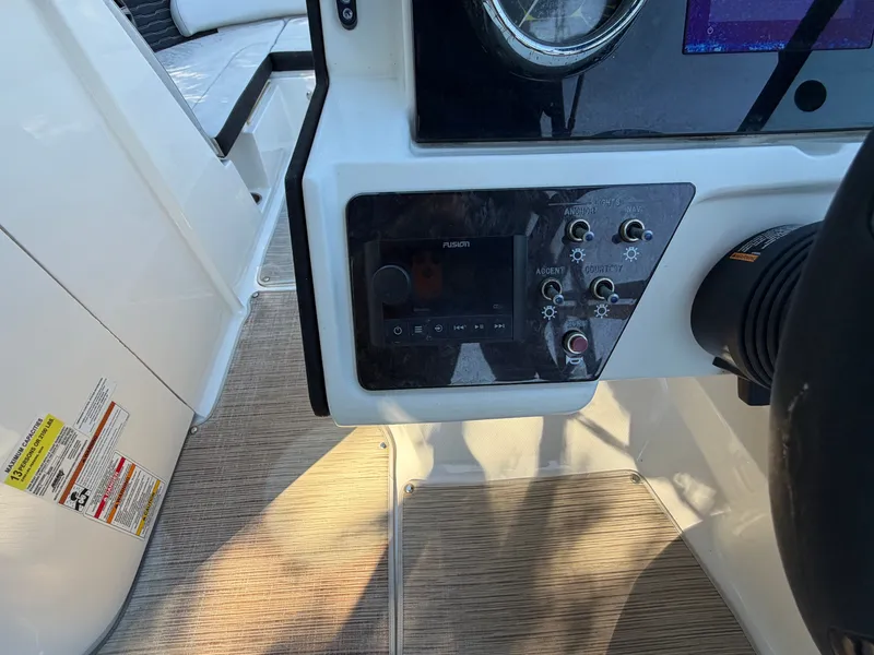 Slide: The Image of Sea Ray 23 SPX 2022 - 12
