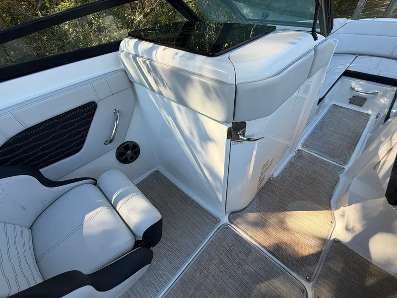 Slide: The Image of Sea Ray 23 SPX 2022 - 15