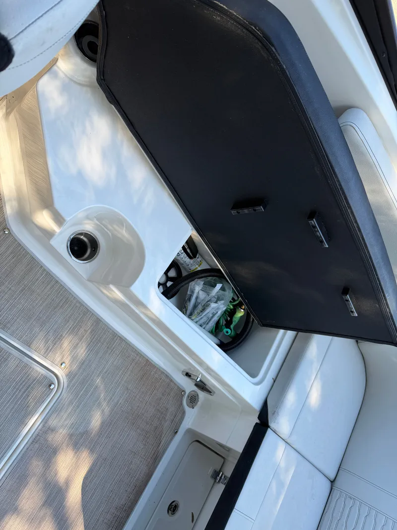 Slide: The Image of Sea Ray 23 SPX 2022 - 23