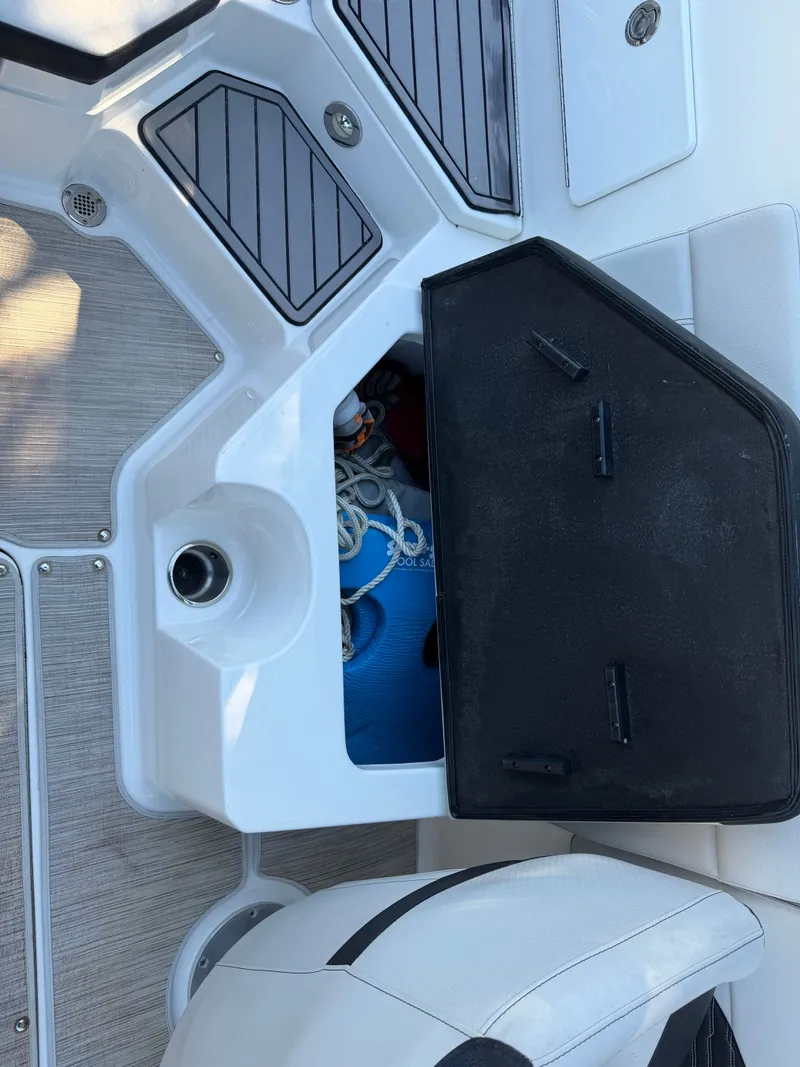 Slide: The Image of Sea Ray 23 SPX 2022 - 24