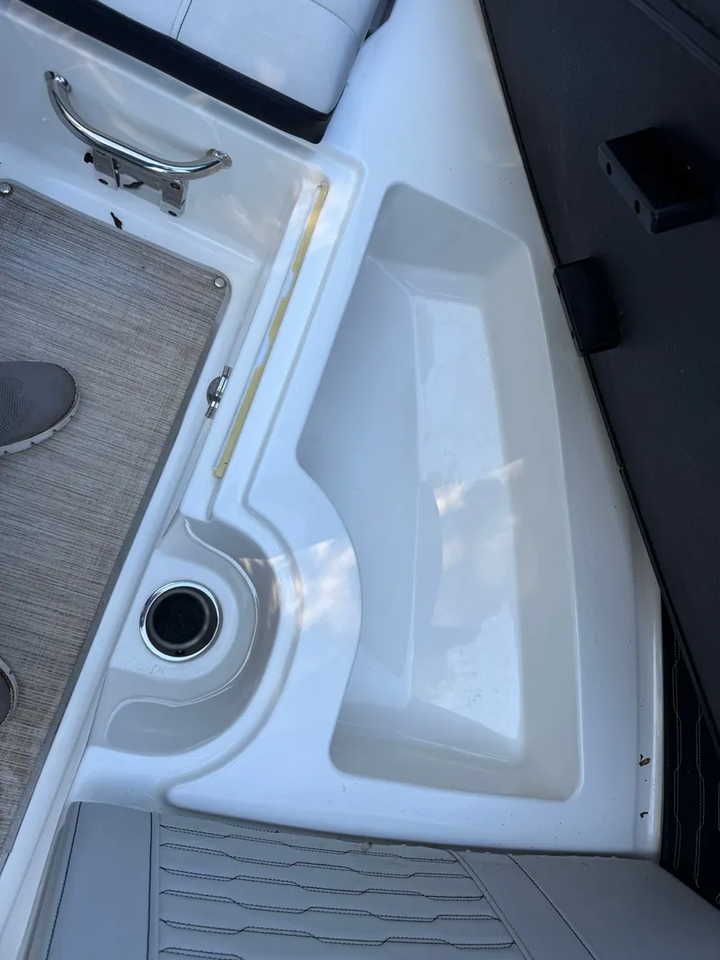 Slide: The Image of Sea Ray 23 SPX 2022 - 26