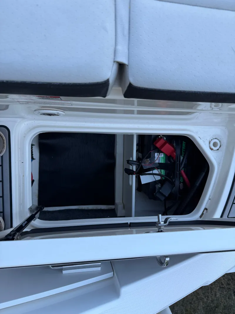 Slide: The Image of Sea Ray 23 SPX 2022 - 28