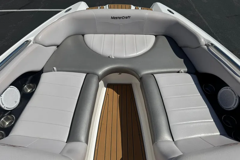 Slide: The Image of 2006 MasterCraft X-45 boat interior with gray seating and teak flooring. - 15