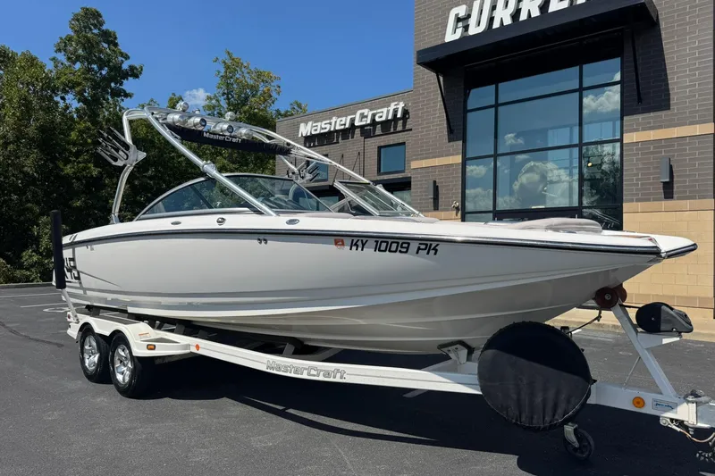 Slide: The Image of 2006 MasterCraft X-45 boat on trailer outside dealership, sunny day. - 18