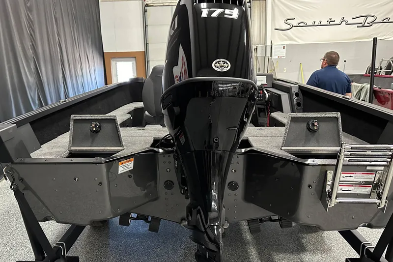 Slide: The Image of 2026 Alumacraft Competitor 185X Side Console boat with powerful 175 engine in showroom. - 15