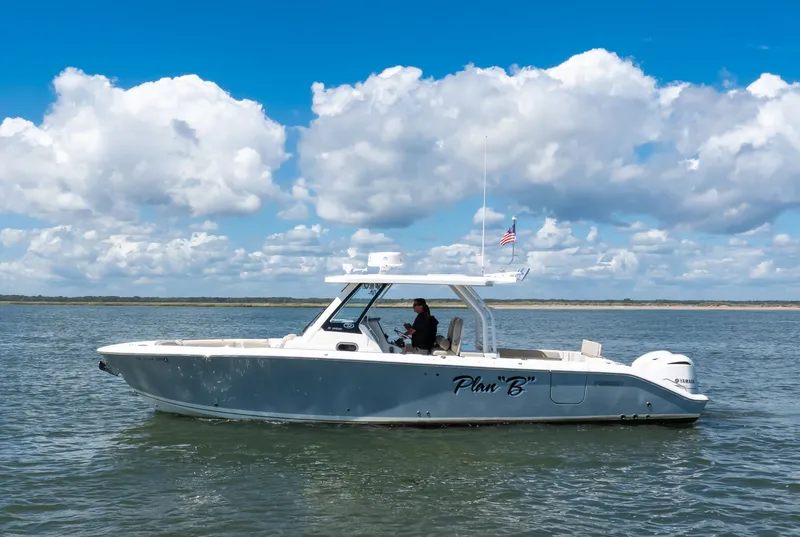 The Image of Pursuit S 328 Sport 2019 - 0