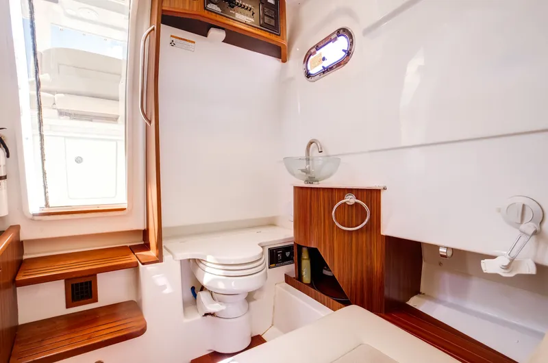 Slide: The Image of Pursuit S 328 Sport 2019 - 12