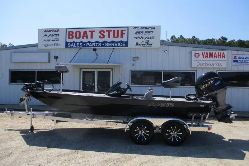 The Image of 2026 Avid 20 Vertex boat on trailer outside dealership, featuring Yamaha outboard motor. - 0