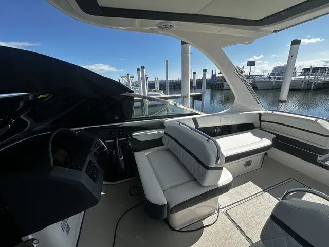 Slide: The Image of Regal 2800 Bowrider 2023 - 12
