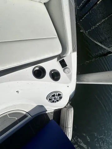 Slide: The Image of Regal 2800 Bowrider 2023 - 14