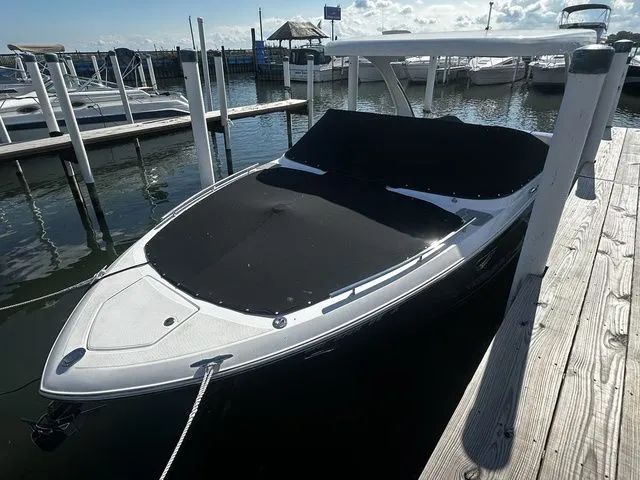 Slide: The Image of Regal 2800 Bowrider 2023 - 3