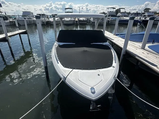 Slide: The Image of Regal 2800 Bowrider 2023 - 4