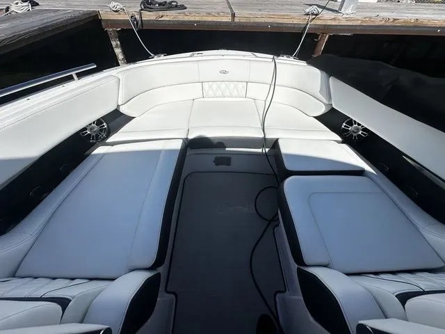 Slide: The Image of Regal 2800 Bowrider 2023 - 7