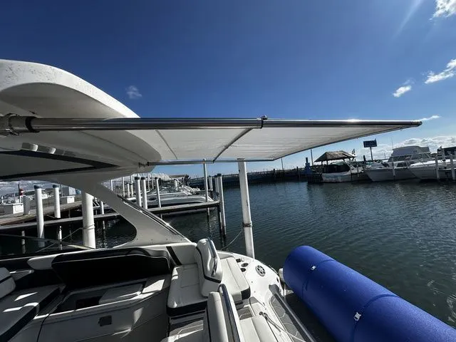 Slide: The Image of Regal 2800 Bowrider 2023 - 8