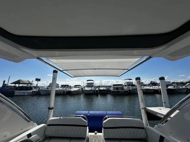 Slide: The Image of Regal 2800 Bowrider 2023 - 9