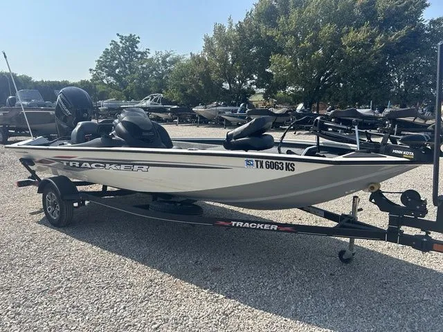 The Image of Tracker Pro Team 175 TXW 2022 - 1