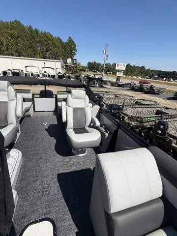 Slide: The Image of Veranda vr235rc 2026 - 10