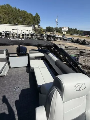 Slide: The Image of Veranda vr235rc 2026 - 12