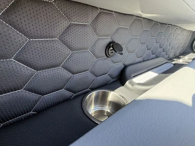 Slide: The Image of Veranda vr235rc 2026 - 15