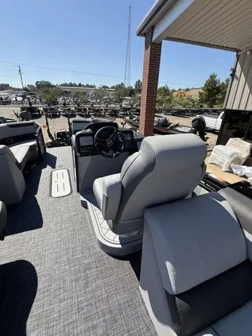 Slide: The Image of Veranda vr235rc 2026 - 16