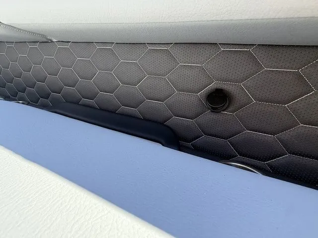 Slide: The Image of Veranda vr235rc 2026 - 17