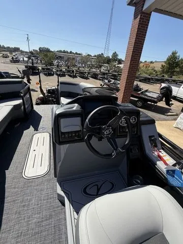 Slide: The Image of Veranda vr235rc 2026 - 18