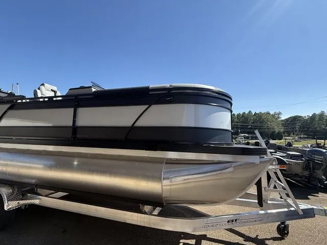 Slide: The Image of Veranda vr235rc 2026 - 4