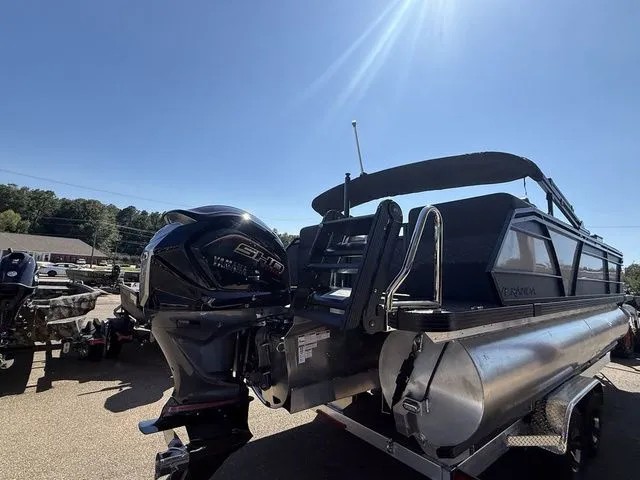 Slide: The Image of Veranda vr235rc 2026 - 6