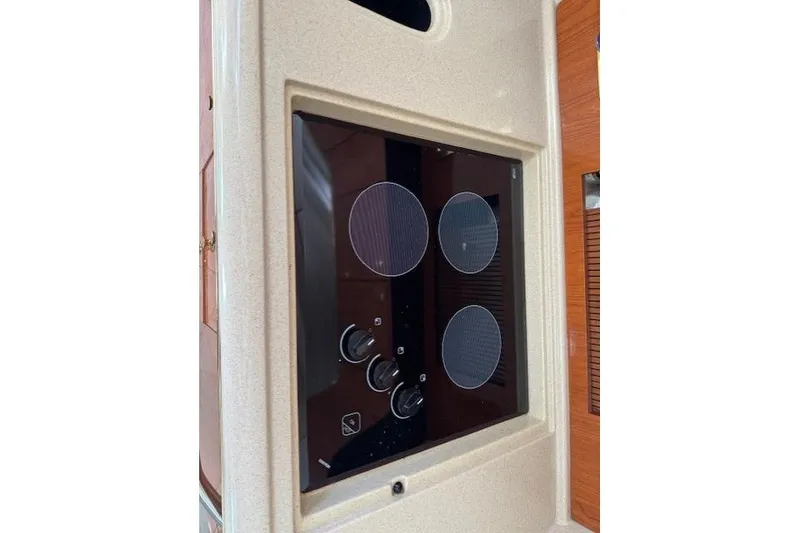 Slide: The Image of Built-in stovetop on 2000 Sea Ray 410 Express Cruiser yacht kitchen. - 7