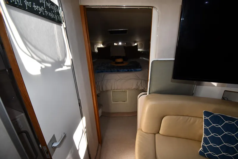 Slide: The Image of Interior of 1995 Sea Ray 370 Sundancer yacht with cozy cabin and modern amenities. - 29