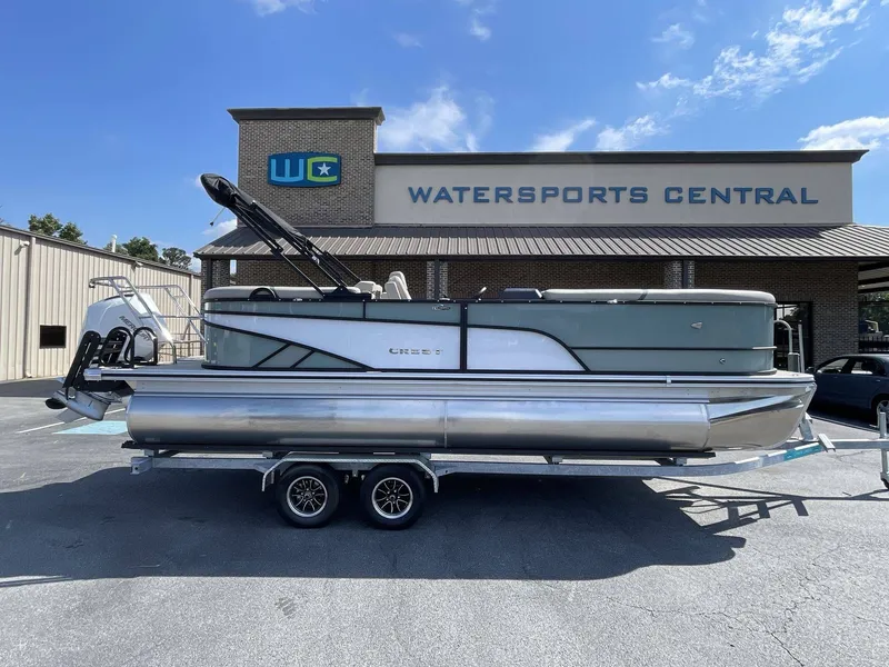 The Image of Crest Conquest 235 SLC 2026 - 1