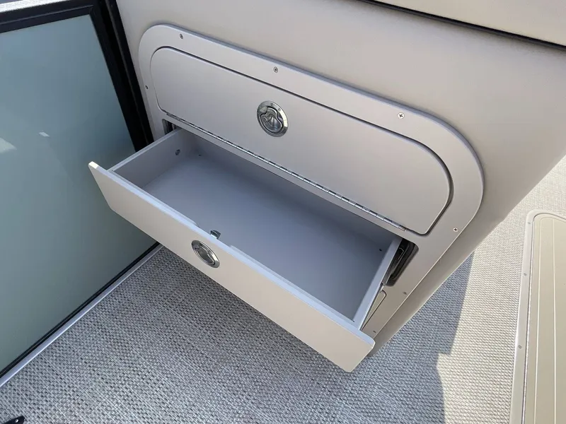 Slide: The Image of Crest Conquest 235 SLC 2026 - 8