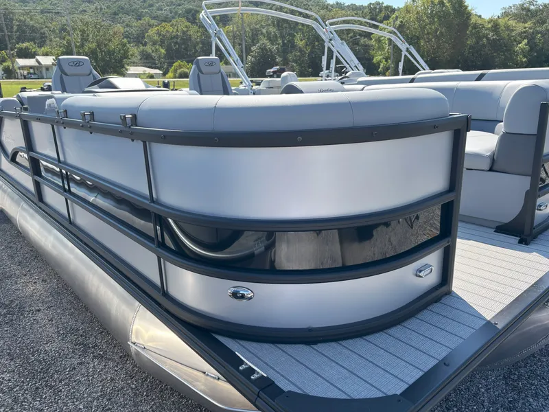 The Image of Bentley Pontoons Legacy 223 Navigator 2026 - 1