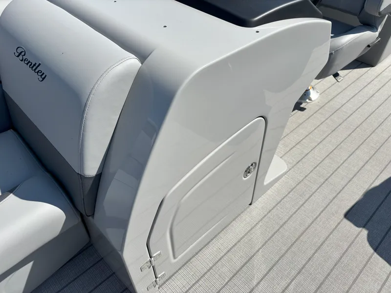 Slide: The Image of Bentley Pontoons Legacy 223 Navigator 2026 - 11