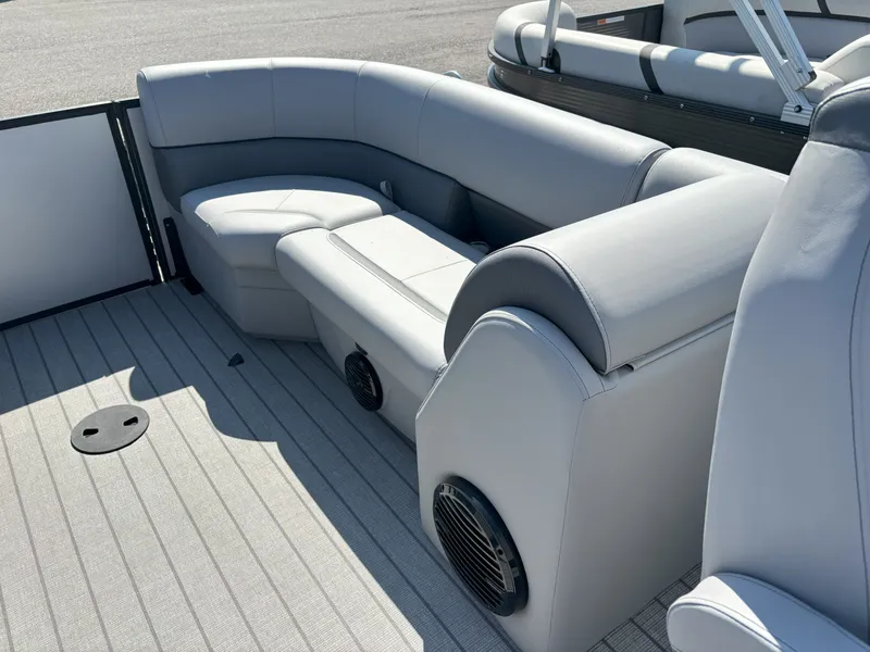 Slide: The Image of Bentley Pontoons Legacy 223 Navigator 2026 - 12