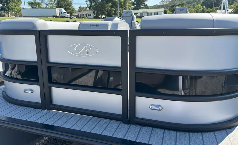 Slide: The Image of Bentley Pontoons Legacy 223 Navigator 2026 - 18