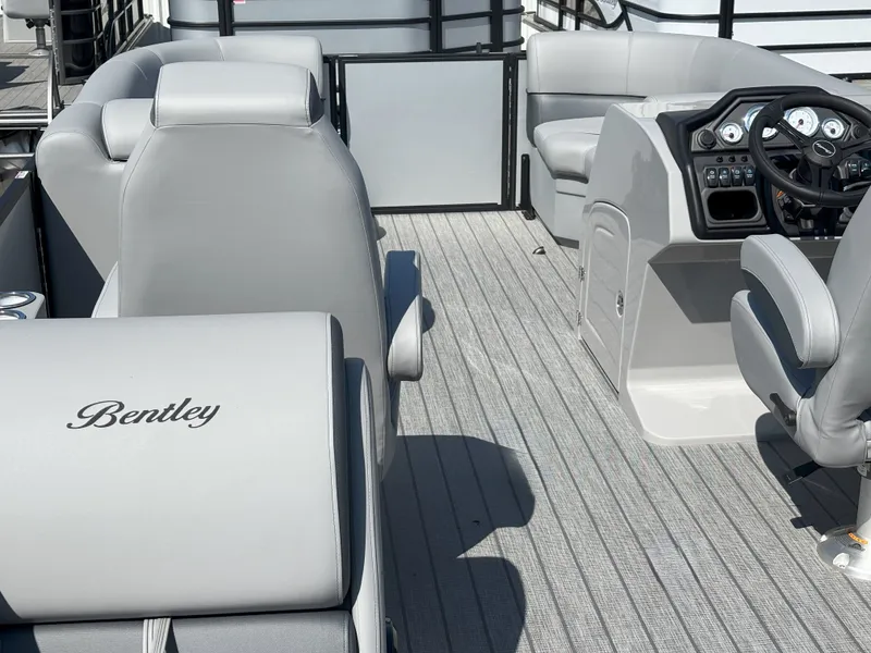 Slide: The Image of Bentley Pontoons Legacy 223 Navigator 2026 - 4