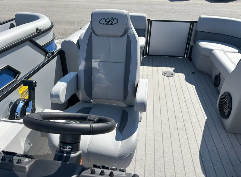 Slide: The Image of Bentley Pontoons Legacy 223 Navigator 2026 - 7