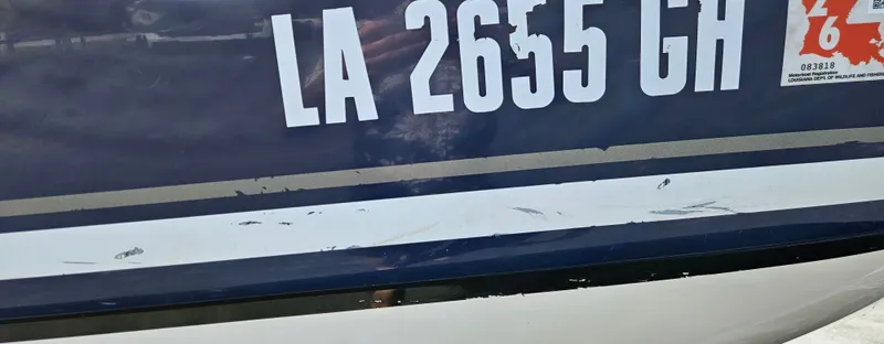 Slide: The Image of Hurricane 2200 Sundeck 2012 - 12