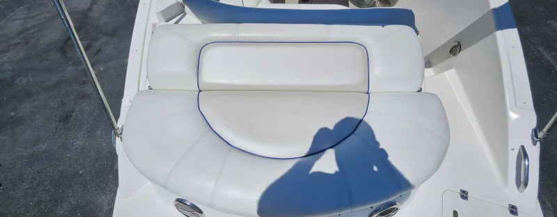 Slide: The Image of Hurricane 2200 Sundeck 2012 - 18