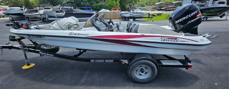 Slide: The Image of Triton 186 Explporer 2008 - 4