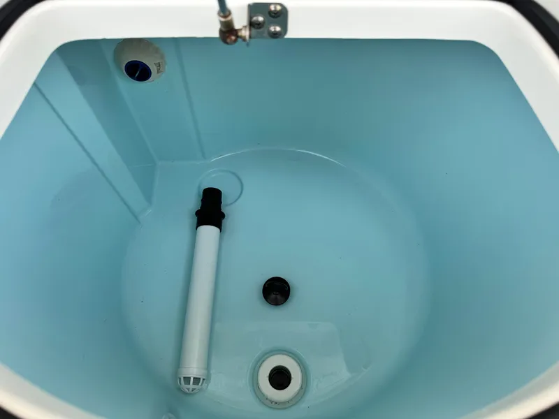 Slide: The Image of Pursuit C 260 Center Console 2013 - 16